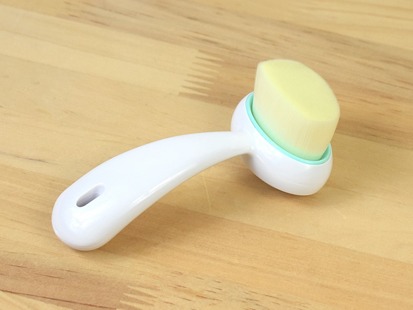 極細毛ですっきり毛穴ケア！ 肌を優しく洗い上げる「洗顔ブラシ」レビュー