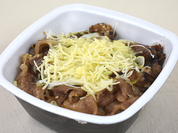 チーズを乗せているだけなのに反則級のおいしさ… 吉野家の人気メニュー「チーズカルビ丼」にハマるポイントって？