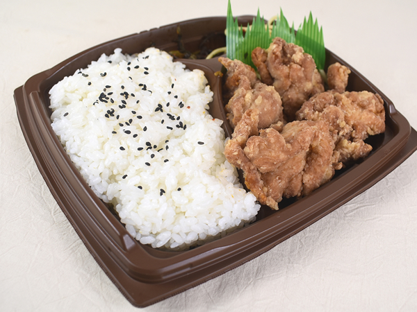 セブンの「まんぷく！ 若鶏のから揚げ弁当」を実食レビュー！ 見た目は普通… おいしさの秘密は漬け込み時間にアリ!?