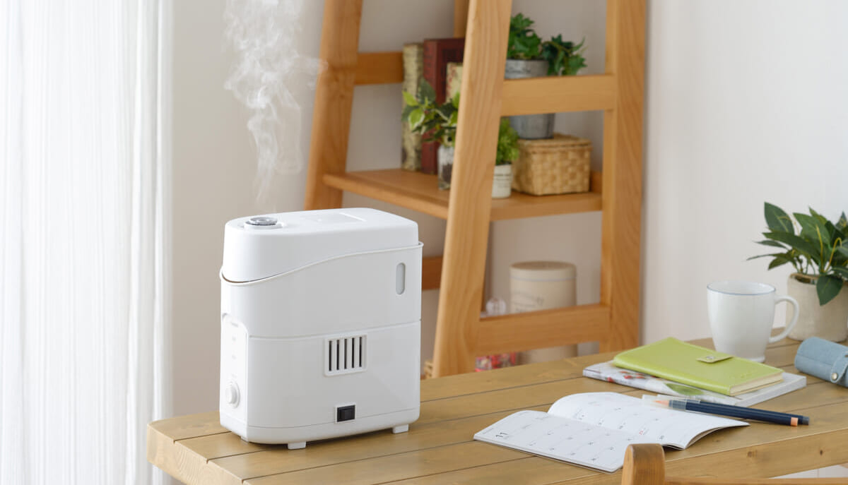 ツインバードから設置面積A5サイズ以下のコンパクトな「スチーム式パーソナル加湿器」が登場
