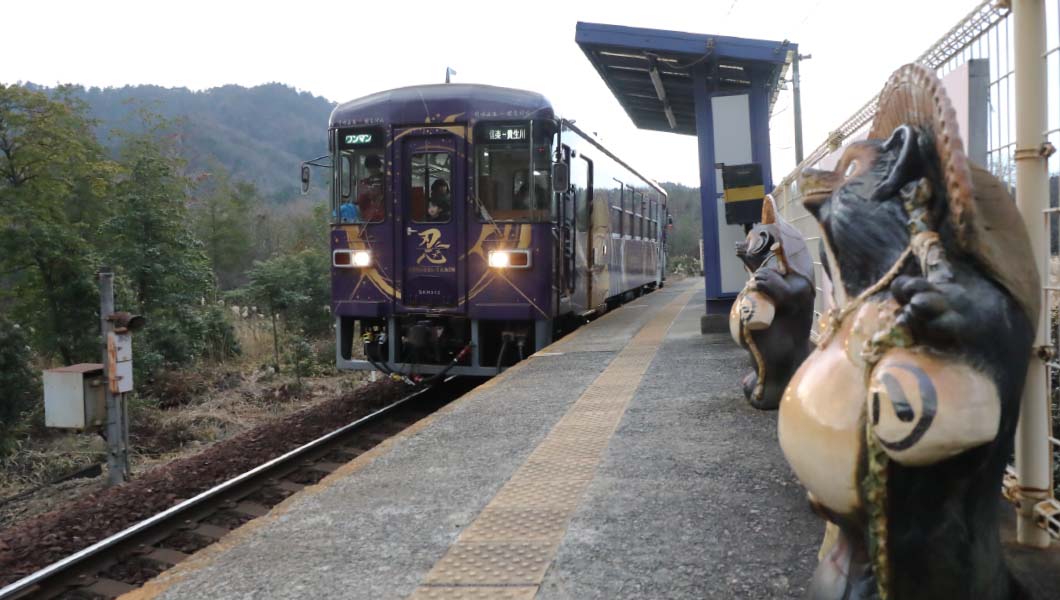 癒やされる車窓風景!? 焼き物の里行き「信楽高原鐵道」のおもしろ旅