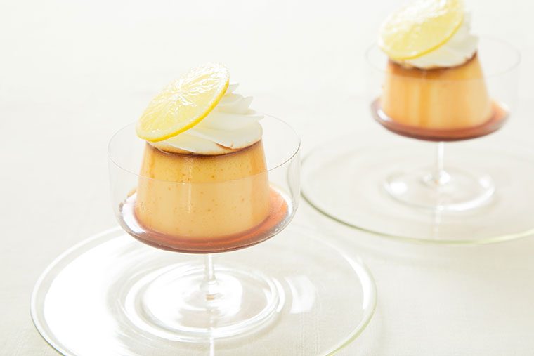 純喫茶風の固め食感が旬！“昭和”なレトロプリンをカラメルソースから作る方法