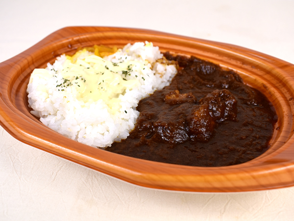 想像を凌駕するコク!? ファミマの「やわらかビーフとスパイス香る 欧風カレー」はトッピングの牛肉がSS級の旨味だった…