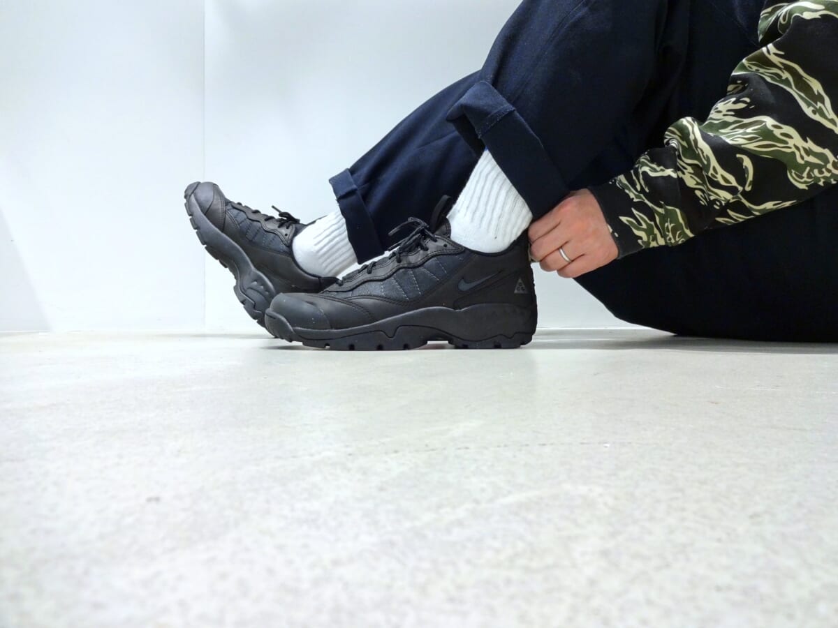 トレッキングスニーカーの名作「ナイキ ACG エア マーダ」を再現した復刻モデル！