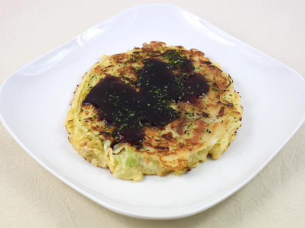 生地がふわふわ！ ローソンの「豚玉お好み焼」は冷凍食品なのに絶妙な焼き加減!?