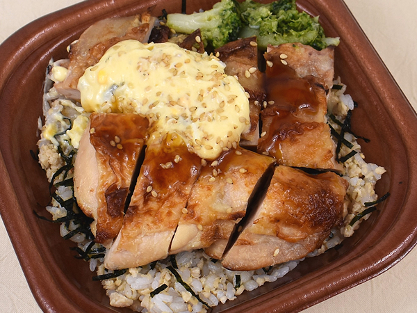 糖質オフとは思えない… ローソンの「裏切りの一杯 照焼チキンタルタル丼」はヘルシー×絶品を実現させた最強メニュー