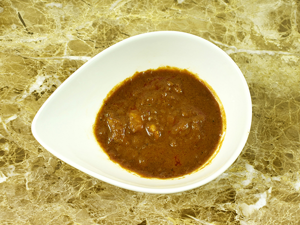 まさに本場インドの味！ カルディの「ポークビンダルーカレー」は“酸っぱ辛いルー”がクセになる…