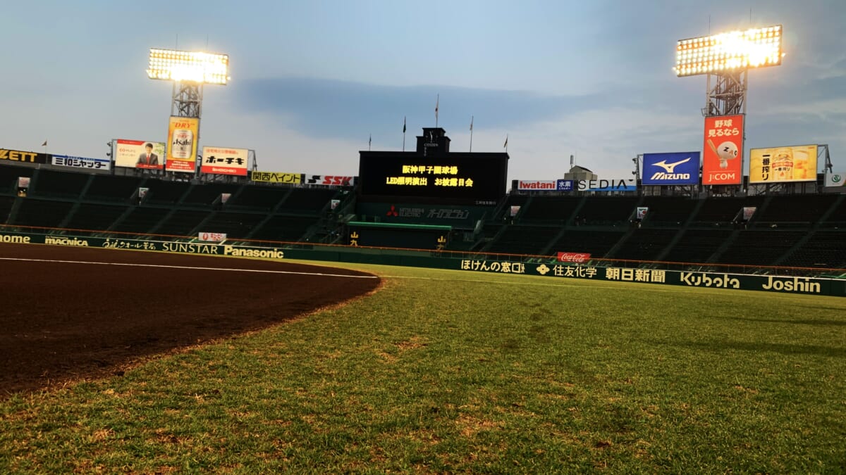甲子園のカクテル光線がLEDで超進化！ 今季の虎を後押しする世界初の技術とは