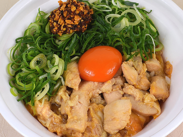 なか卯が告げる“親子丼の新時代”到来！ 「とろたまねぎラー親子丼」のザクザク＆シャキシャキ食感がたまらない