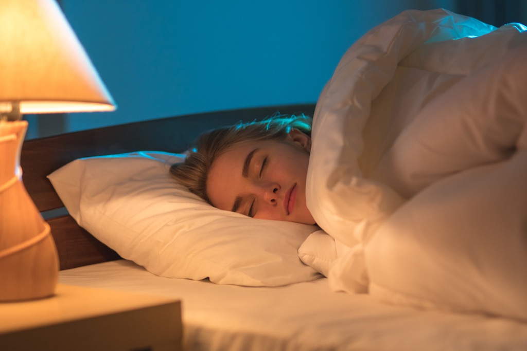 睡眠中はわずかな光も健康に悪い！ 米国の研究で判明