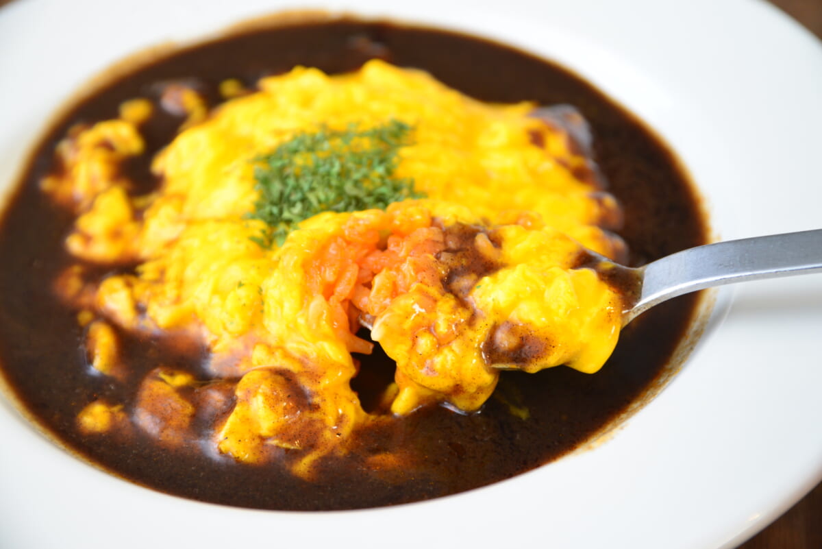 代替肉の次は「代替卵」がアツい！2foods×カゴメの「たまごじゃないオムライス」の味に驚かされた