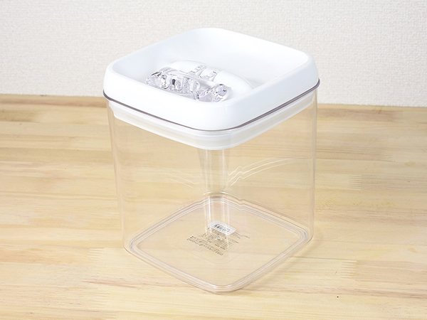 指でレバーを操作するだけ！ ニトリのアイデアグッズ第5位に選ばれた「Easyレバーキャニスター（L-2400）」レビュー