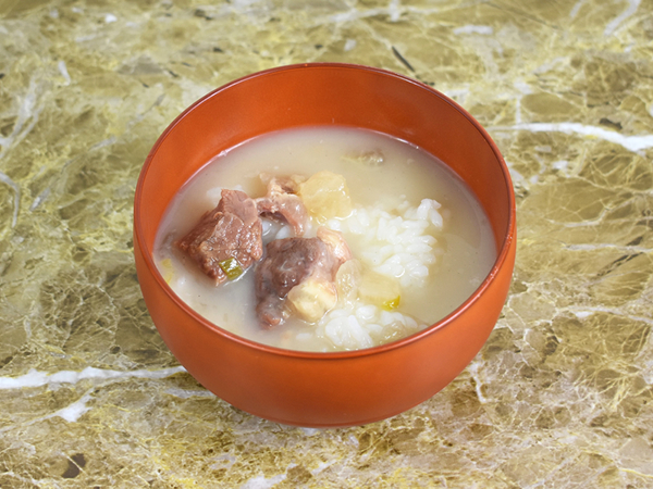 ホカホカご飯は用意できた？ カルディの「ソルロンクッパ 160g」が放つ牛骨の旨味にノックアウト！