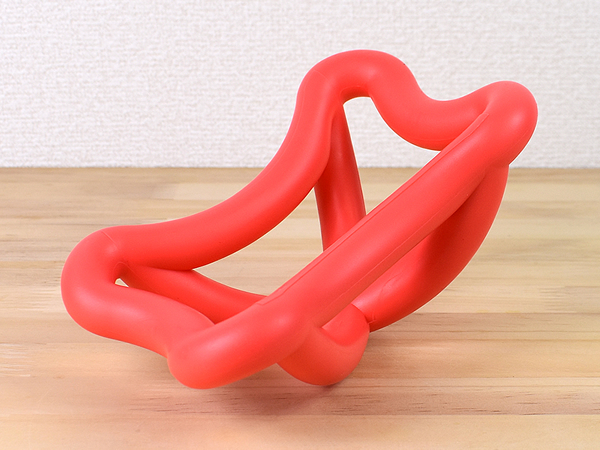 お尻や腰が凝り固まった人にはコレ！ “揺らして押す・止めて伸ばす”の2WAY仕様で気持ちいい「ゆれてスッキリング」レビュー