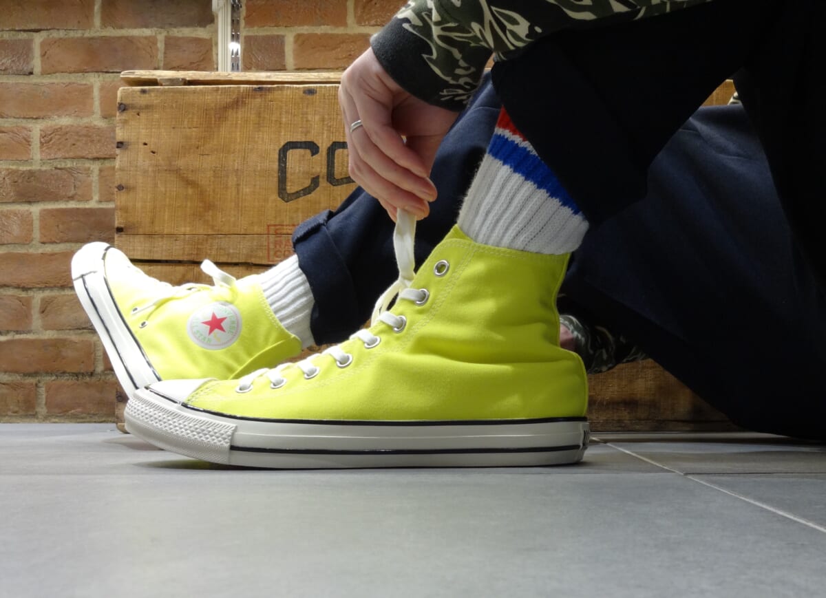 80年代のネオンカラー「オールスター HI」をデッドストックさながらの風合いに醸し出した！