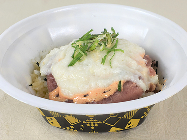 ふわふわな山かけにリピーター続出!? すき家の「山かけ明太マヨまぐろたたき丼」はピリ辛の明太マヨがいいアクセント！