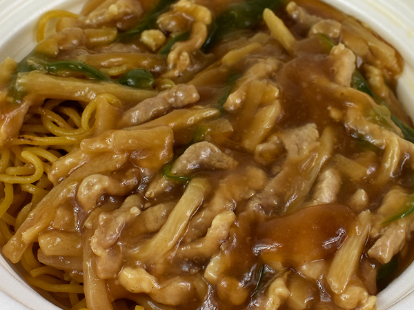 これほど相性がいいとは思わなかった… セブンの「香ばし麺のチンジャオロース焼そば」が放つ香り豊かな味わい