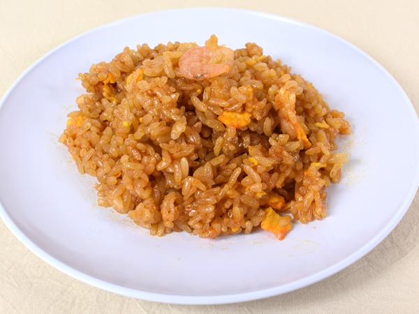酸味の効いた辛さがやみつきになる！ 「7プレミアム トムヤムクンライス」は具材たっぷりで食べごたえ抜群