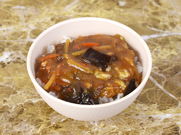 不思議なくらいにハマってしまう…「ごはんにかける 酸辣湯」（無印良品）の餡は濃厚なすっぱさがやみつき必至！