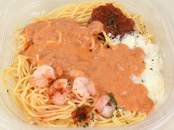 トマトが苦手な人でも大丈夫！ セブンの「冷製パスタ 海老のトマトクリーム」はクリーミーで優しい味にうっとり
