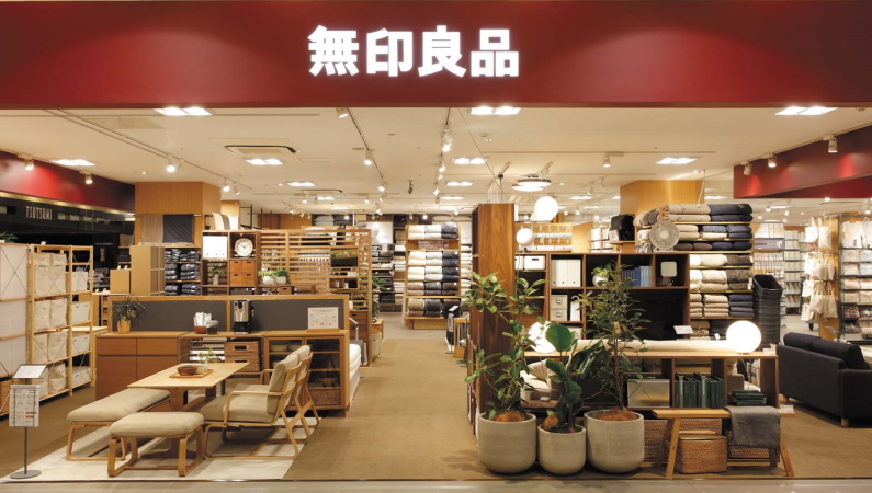 オリジナルのお惣菜から刺繍サービスまで！ 人気ショップ「無印良品」の旬情報をお届け
