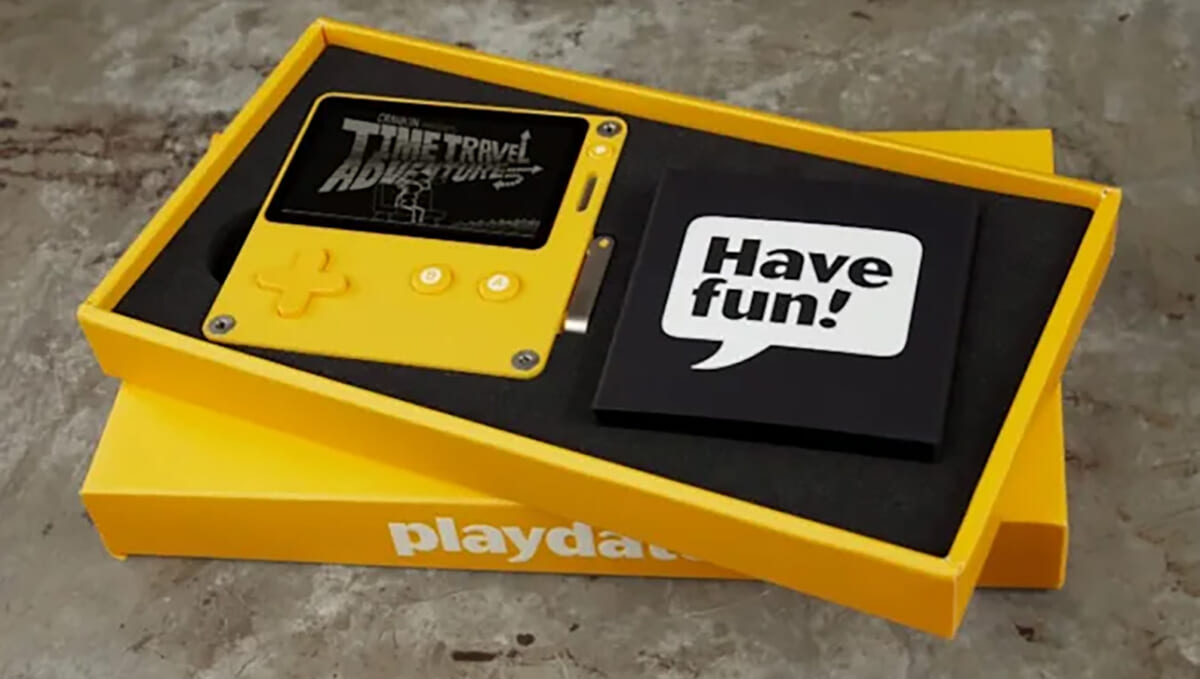 早くクランクくるくる回してぇ！ ミニゲーム機「Playdate」ついに出荷開始