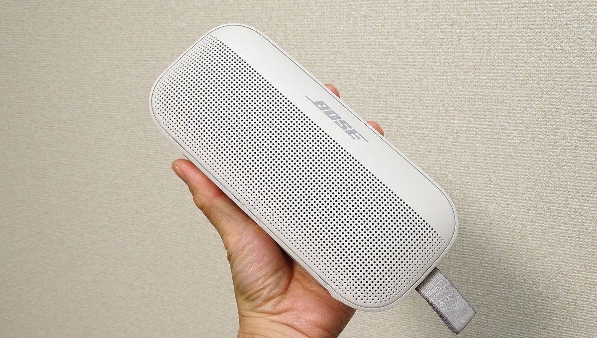 置き方に合わせて音を変える！ ボーズの賢いBluetoothスピーカー「SoundLink Flex」レビュー