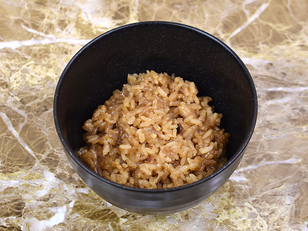 レンチンで手軽に台湾グルメを堪能！ カルディの「台湾油飯（台湾風おこわ）」は無限に噛みたくなるもっちりご飯にハマる