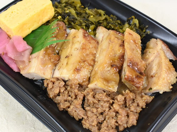 これでワンコイン以下!? ファミマの「鶏めし弁当」が「コスパ最強」と呼ばれる理由とは？