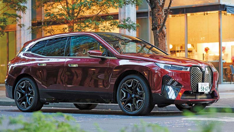 静粛性と力強さは究極の域に達したBMW「iX」