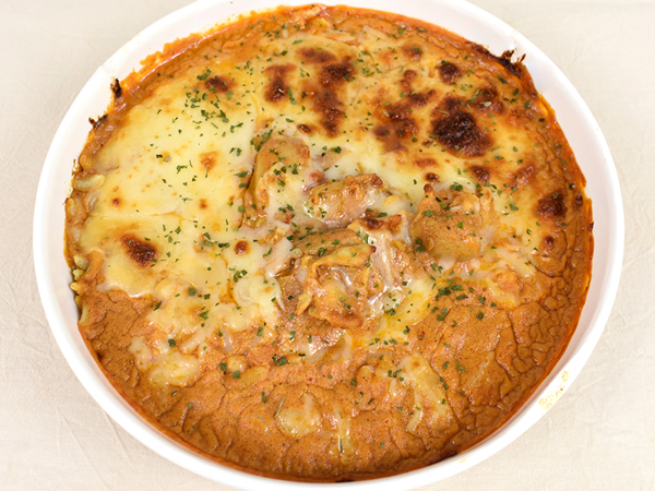 銀座デリー独自のスパイスを使用！ セブンの「デリー監修ホットバターチキンカレードリア」は舌に残る絶妙な辛さがたまらない