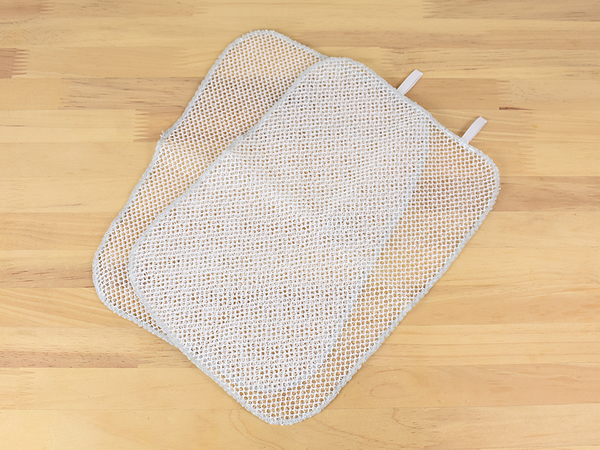 普通のスポンジよりよく泡立つ!? 食器に合わせた形状に折り畳んで磨ける「メッシュクロス2枚セット」レビュー
