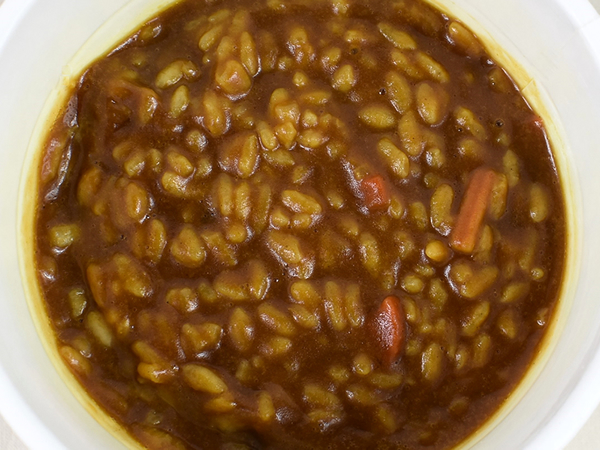 お湯を注ぐだけでOK！「日清カレーメシ シーフード」で魚介の旨味が詰まった絶品カレーを手軽に満喫