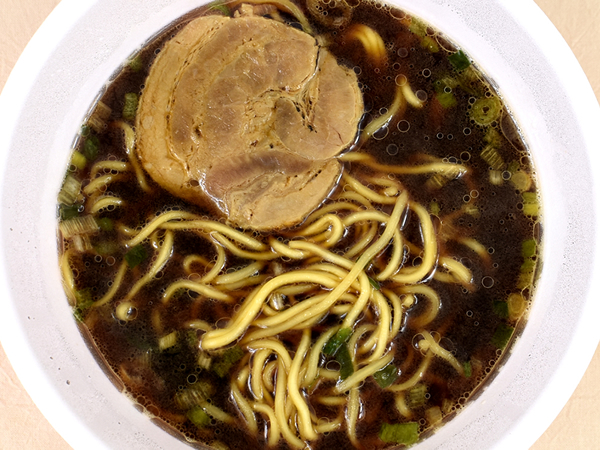 真っ黒な濃厚スープにハマる… 「あの有名店のラーメンライス定食 新福菜館本店 京都濃厚醤油ラーメン」で人気店の味を満喫！