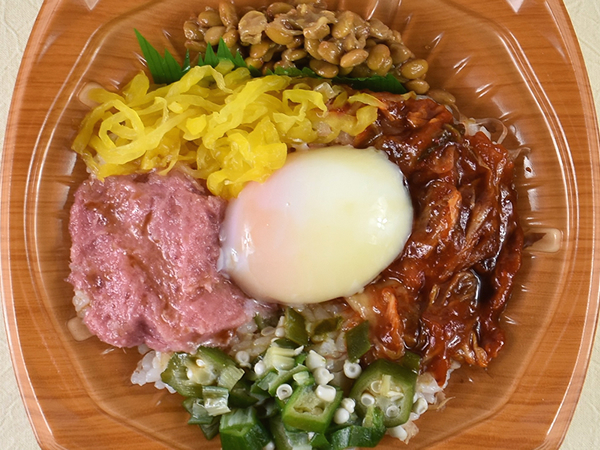 独特のねばシャキ食感にハマる！ 「ねばたま納豆キムチ丼」（ファミマ）はコチュジャンの効いたピリ辛キムチが絶品
