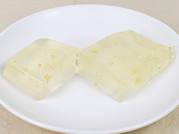 魅惑のぷるぷる食感にリピーター続出!? 「7プレミアム レモンわらび」はレモン果汁で後味スッキリ