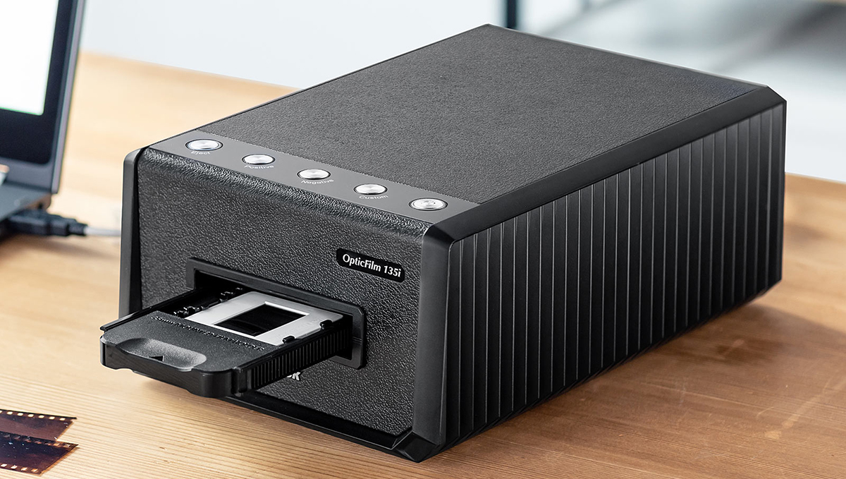 お家のどこかに眠っているネガフィルムも、簡単デジタルデータ化！ オートフィルムスキャナ「400-SCN061」