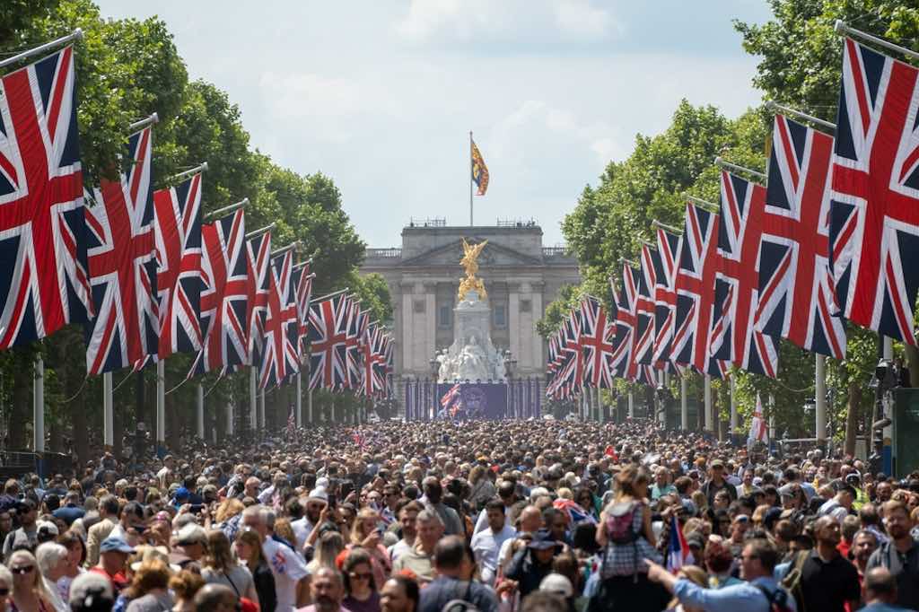 イギリスはお祭りモード！ 売り切れが続く「プラチナジュビリー記念グッズ」