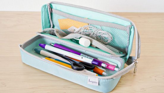 【文具ソムリエール・菅未里の自腹買い文房具】大容量ペンケース「エルガバ」はL字にガバっと開いて文房具以外も整理しながら収納できる