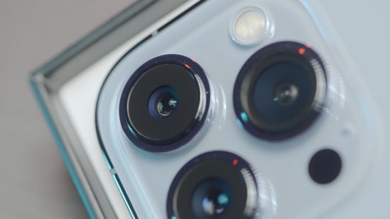 「iPhone 14」のカメラレンズにひび割れ？ 著名アナリストの独自調査で発覚