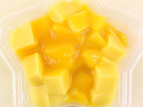 マンゴーの味わいに溺れる… セブンの「もっちりマンゴーわらびとろーりマンゴーソース」は濃厚な風味でインパクト抜群！