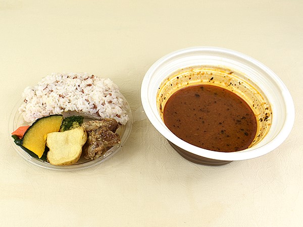 本場の味を確かめてみる？ セブンの「Suage監修 チキンと野菜のスープカレー」が放つスパイシーで濃厚な香り