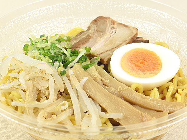 じわじわ広がる刺激がGOOD！ ローソンの「らーめん信玄監修 冷し辛味噌ラーメン」は暑い季節にぴったりの味
