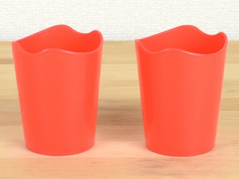 アウトドアでの箸置き問題を一発解消！ 京都芸術大学の学生が考えた「波打つコップ」は唇にぴったりとフィット