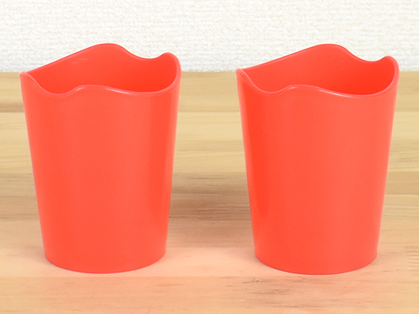 アウトドアでの箸置き問題を一発解消！ 京都芸術大学の学生が考えた「波打つコップ」は唇にぴったりとフィット