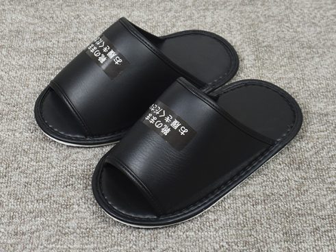 【モノタロウ】目からうろこ！靴を脱ぐのが面倒くさいなら、そのまま「スリッパ」をはけばいいんだ!!