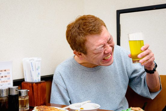 「町中華で飲ろうぜ」の玉ちゃんが“カッテぇ緑ハイ”を飲る噺