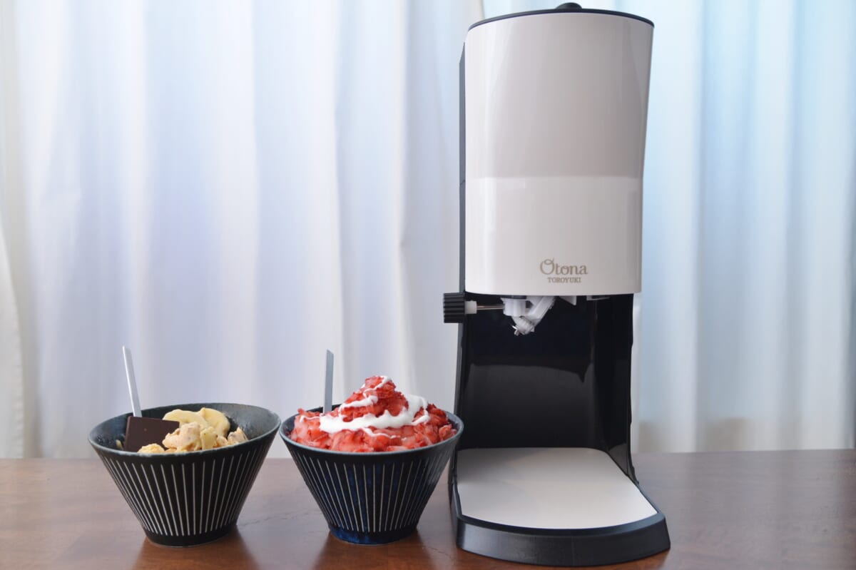 市販のプリンでふわふわカキ氷!? ドウシシャのかき氷器でユニークな真夏のおやつ作り