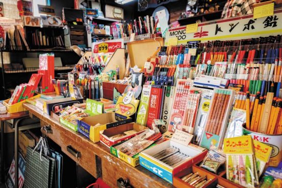 一歩入ればそこは昭和!? そのレトロ感がたまらない古文房具専門店・中村文具店