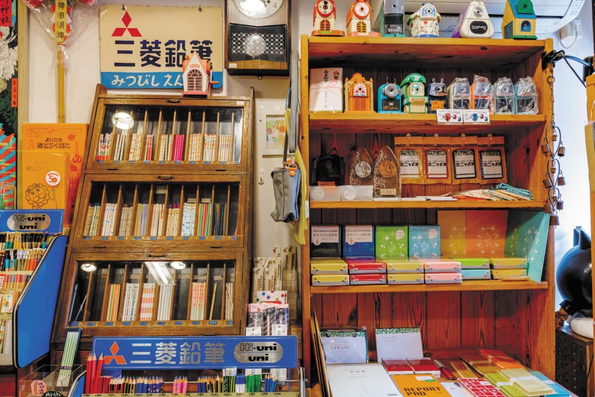 店主のときめきや縁で繋ぐ夕方17時開店のちいさな文房具店・ぷんぷく堂